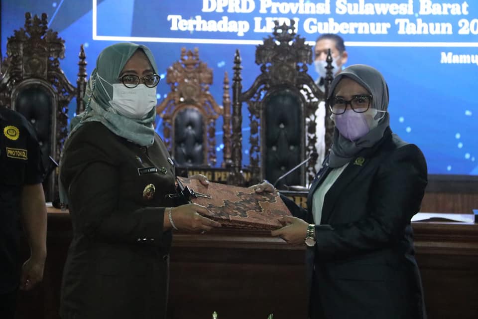 Wagub Sulbar Hadiri Paripurna DPRD dalam Rangka Penyerahan Rekomendasi Terhadap LKPj Gubernur Tahun 2020